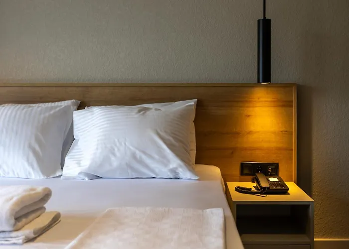 7inn Hotel *